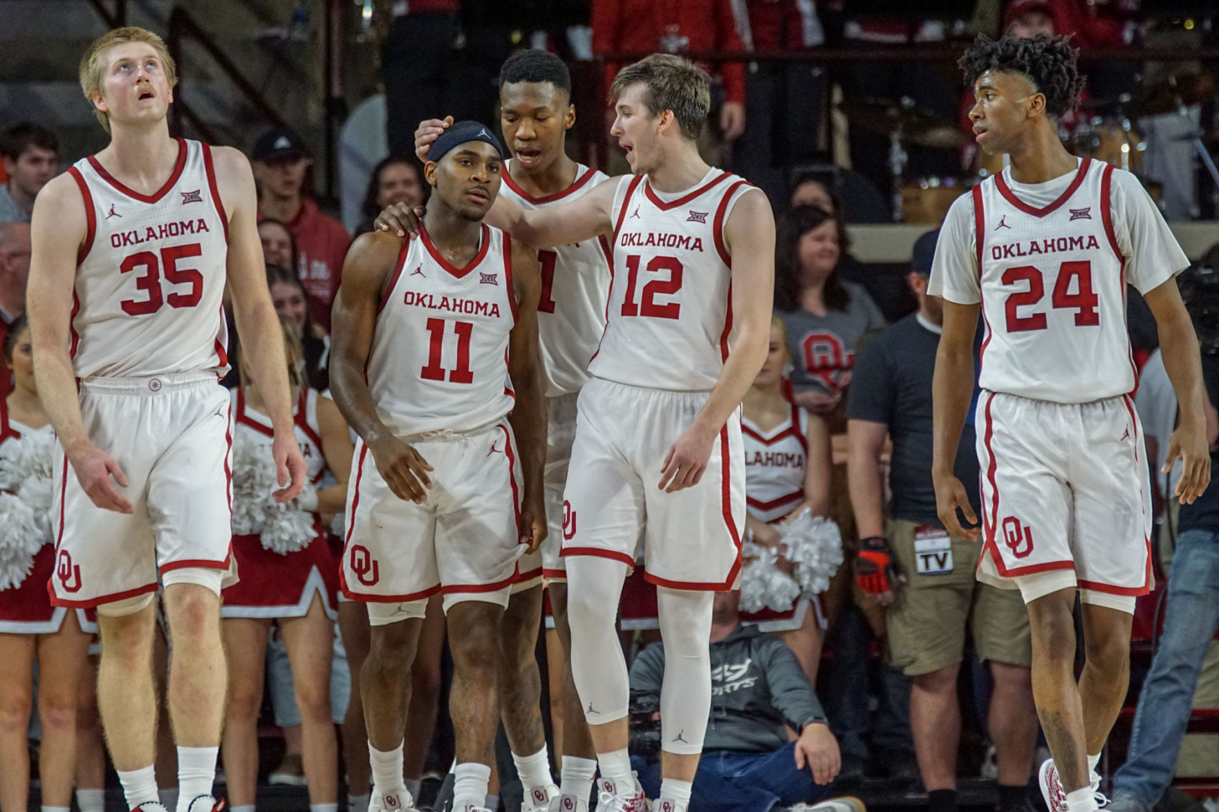 OU players talk to De'Vion Harmon